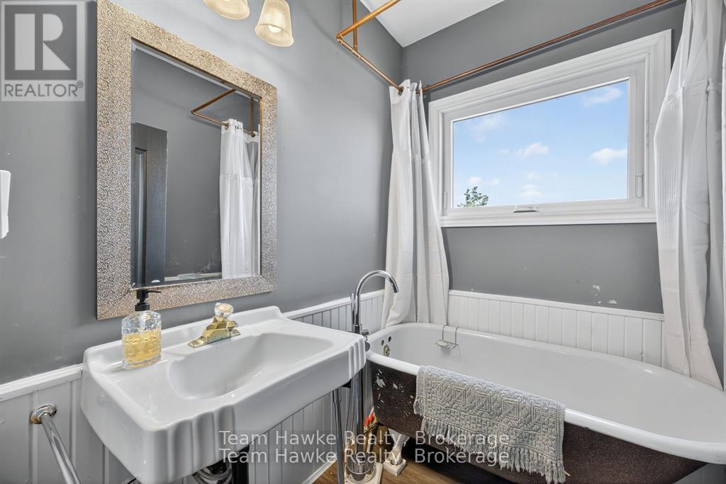 19 Water Street, Penetanguishene, Ontario  L9M 1M8 - Photo 34 - S12425708