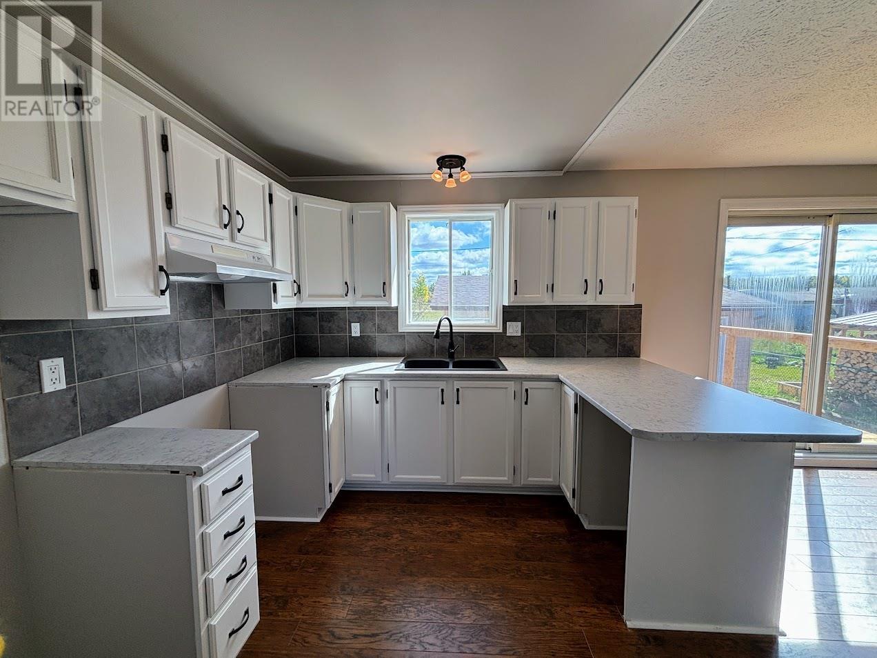 8 Otter Ave, Manitouwadge, Ontario  P0T 2C0 - Photo 4 - TB253052