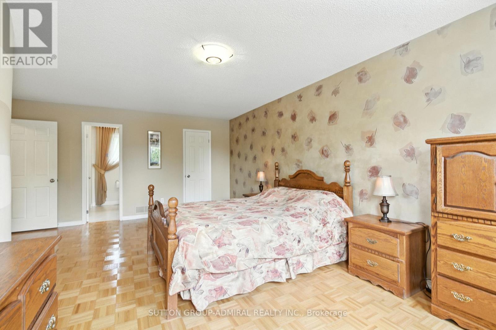 4 Mair Court, Richmond Hill, Ontario  L4C 7S1 - Photo 20 - N12425558