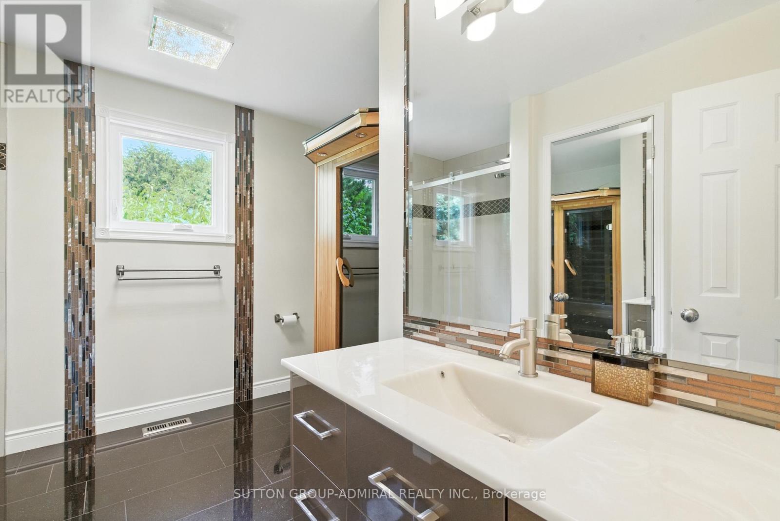 4 Mair Court, Richmond Hill, Ontario  L4C 7S1 - Photo 26 - N12425558