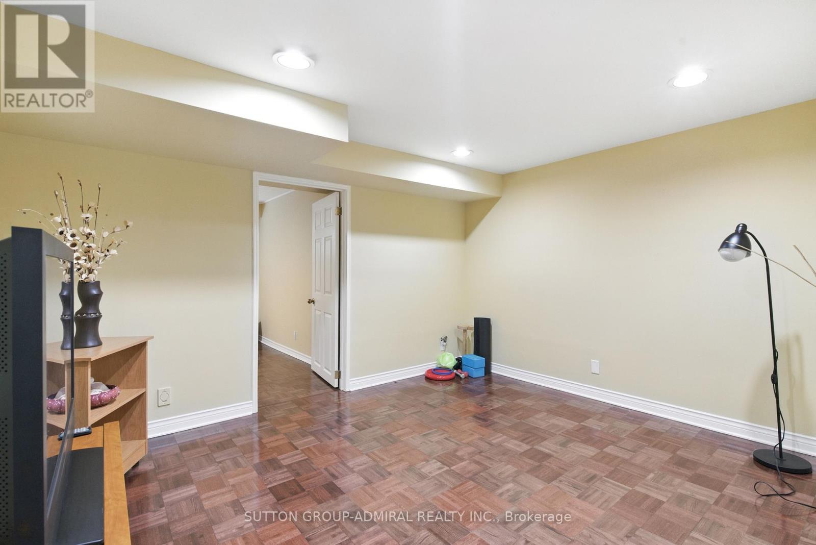 4 Mair Court, Richmond Hill, Ontario  L4C 7S1 - Photo 29 - N12425558
