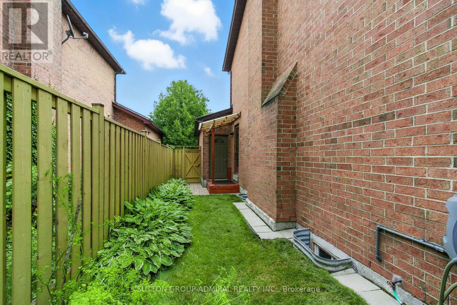 4 Mair Court, Richmond Hill, Ontario  L4C 7S1 - Photo 33 - N12425558