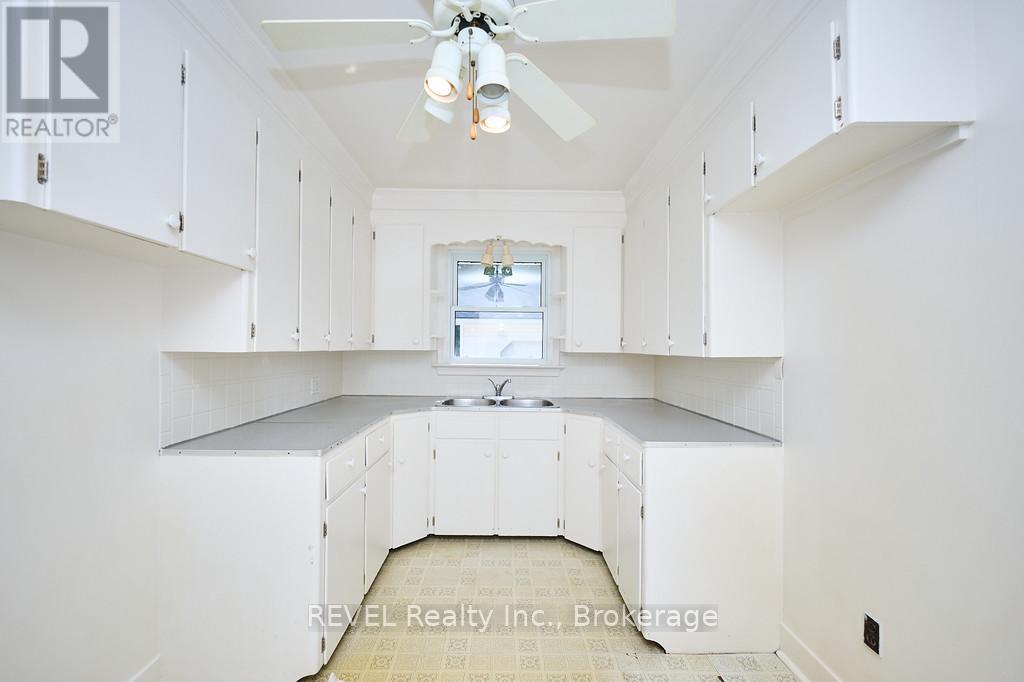 8 Harbour Road, St. Catharines, Ontario  L2N 2R7 - Photo 10 - X12425644