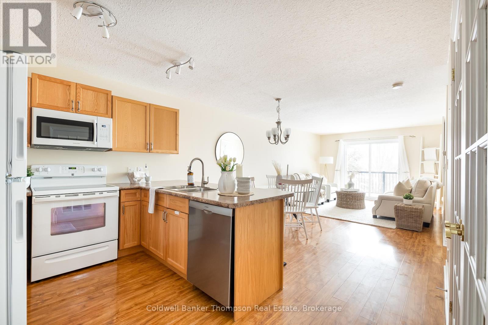 203 - 4 Legacy Lane, Huntsville, Ontario  P1H 2R2 - Photo 5 - X12425648