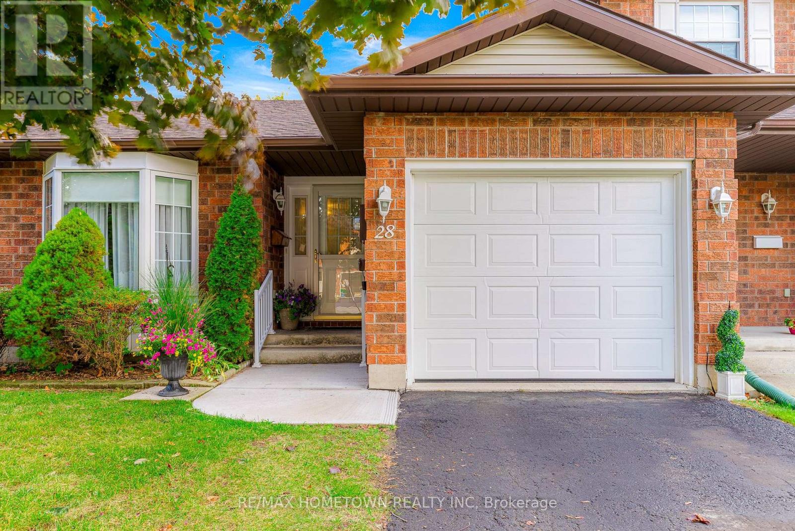 28 Wilmot Young Place, Brockville, Ontario  K6V 7H3 - Photo 2 - X12425787