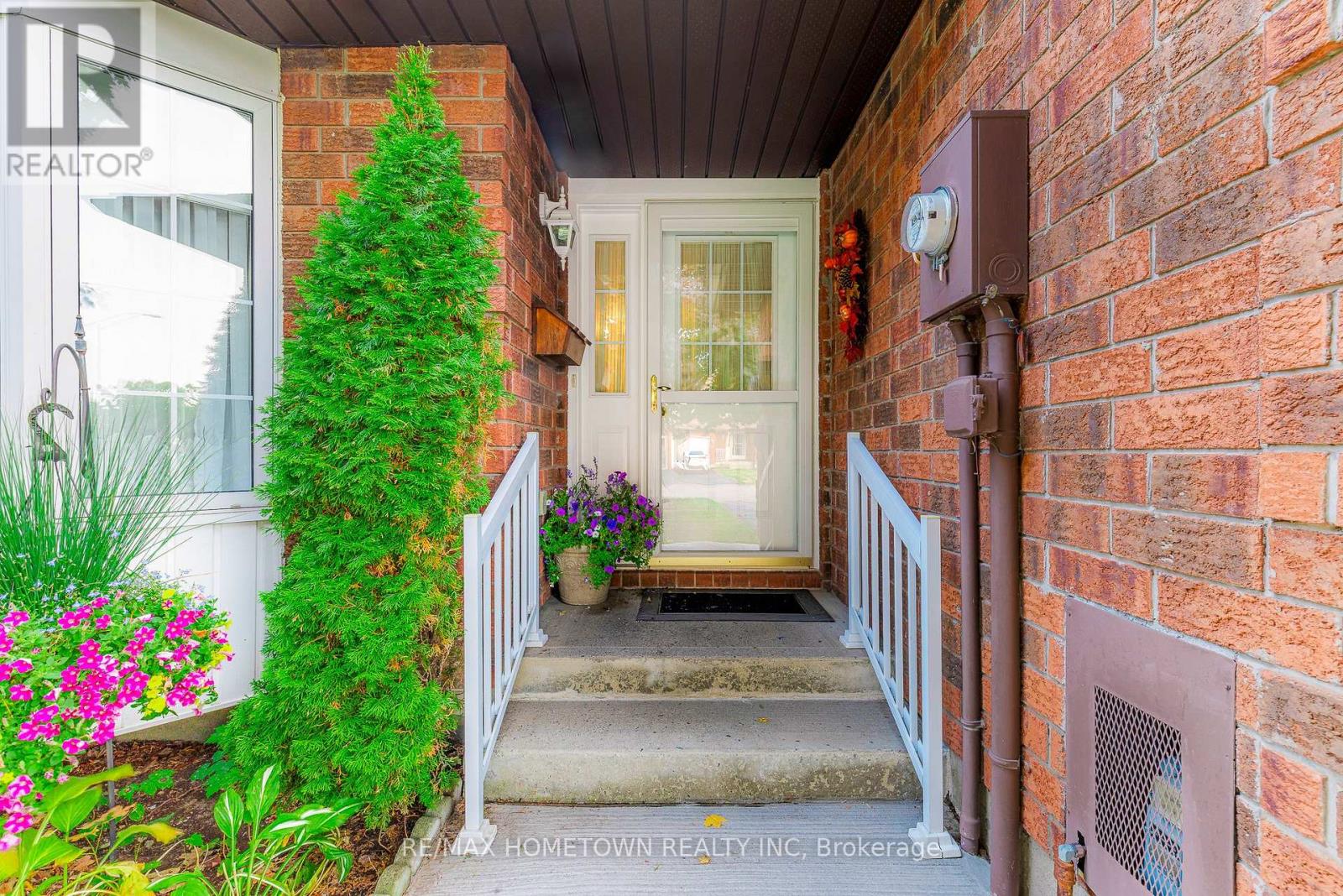 28 Wilmot Young Place, Brockville, Ontario  K6V 7H3 - Photo 3 - X12425787