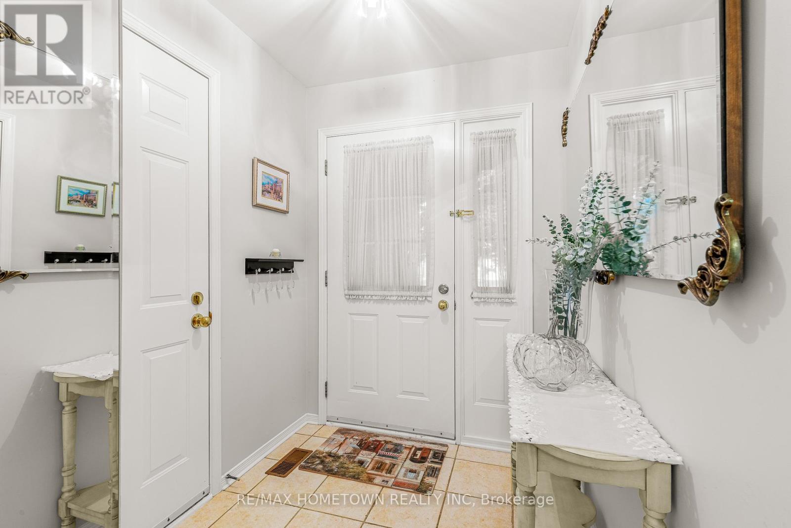 28 Wilmot Young Place, Brockville, Ontario  K6V 7H3 - Photo 4 - X12425787