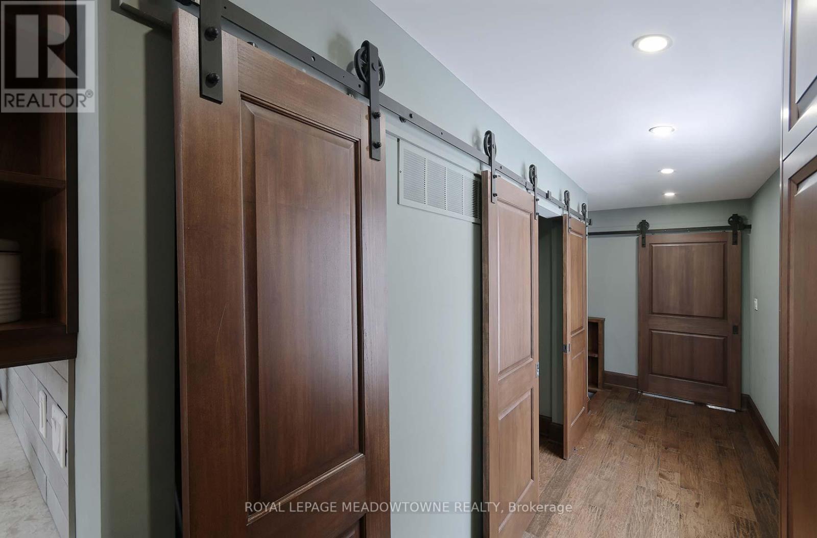 307 Queen Street S, Mississauga, Ontario  L5M 1L9 - Photo 10 - W12425587