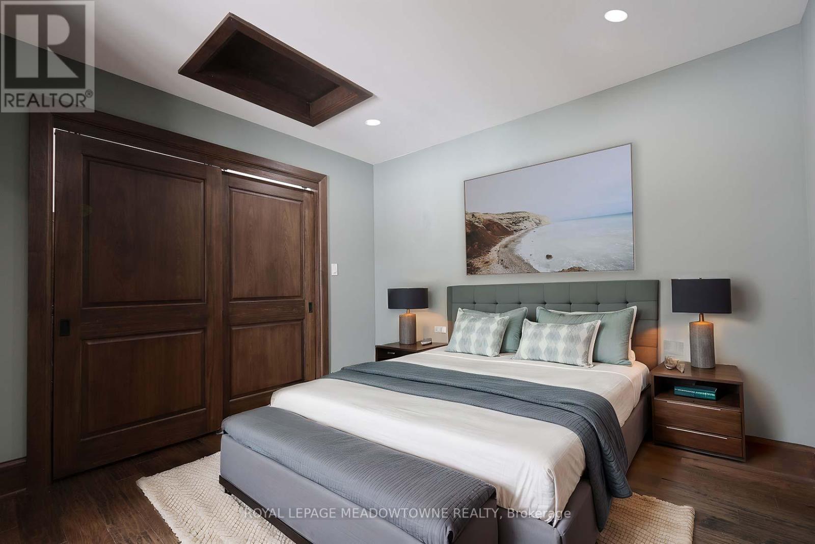 307 Queen Street S, Mississauga, Ontario  L5M 1L9 - Photo 12 - W12425587