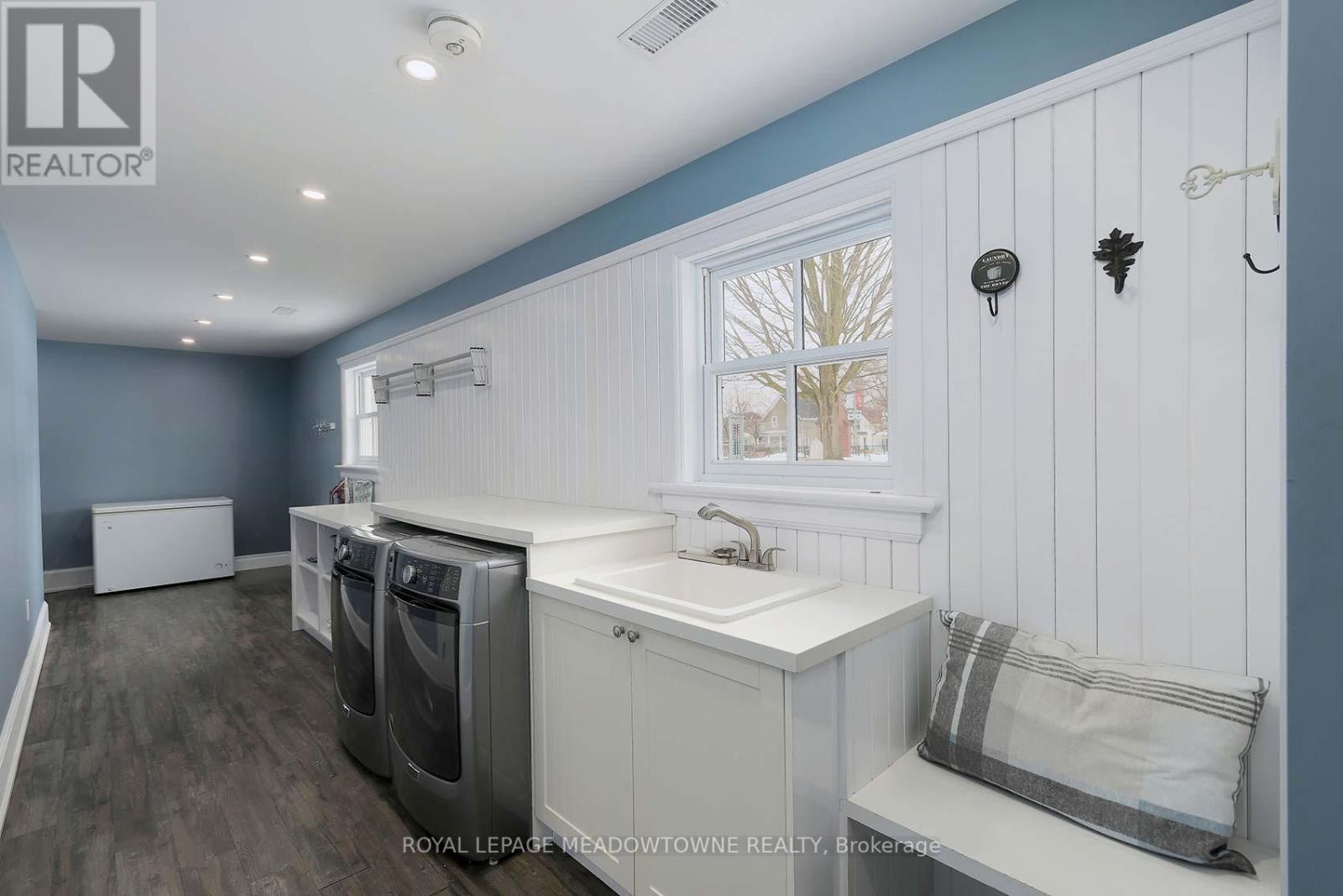 307 Queen Street S, Mississauga, Ontario  L5M 1L9 - Photo 23 - W12425587