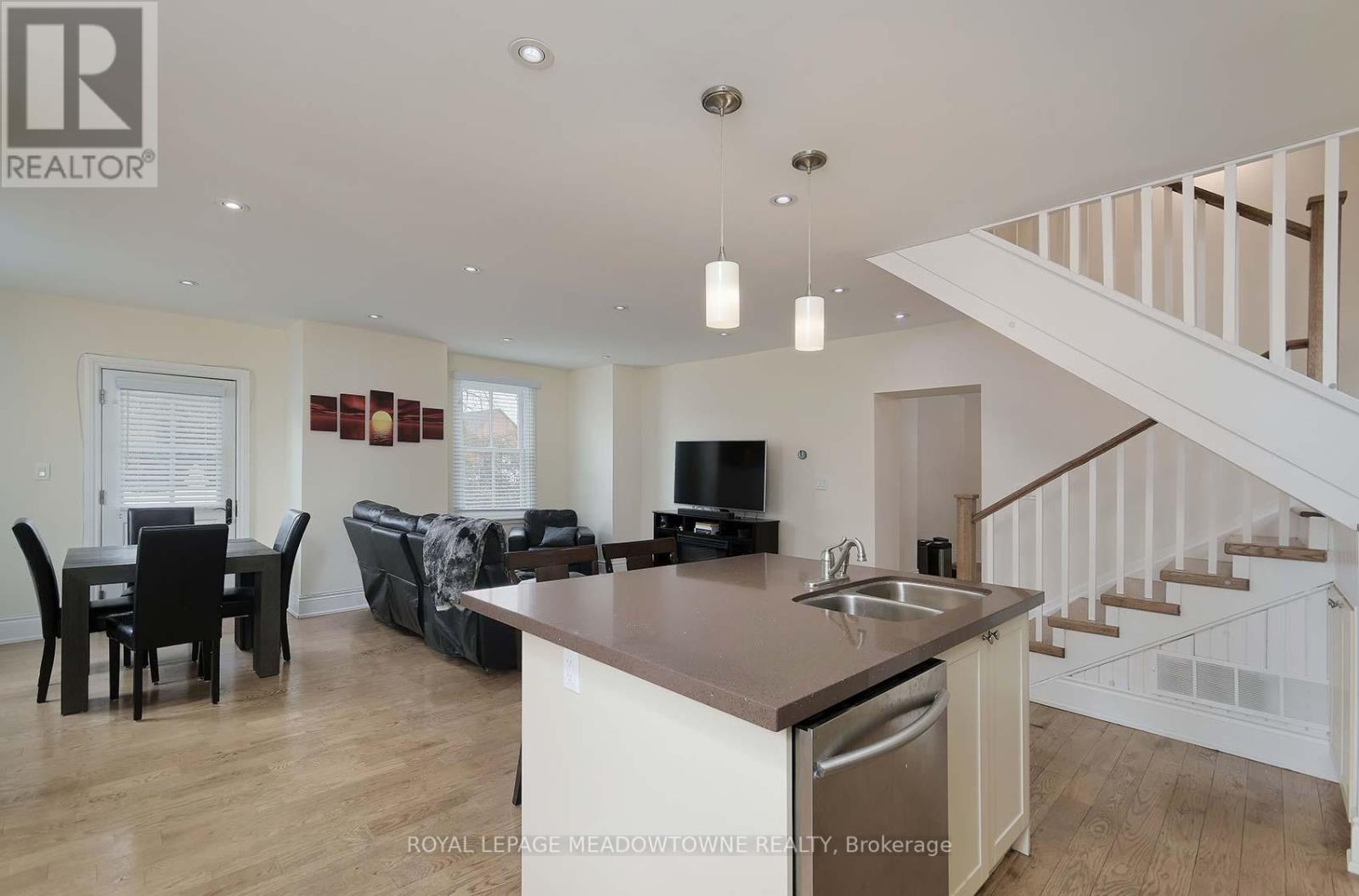 307 Queen Street S, Mississauga, Ontario  L5M 1L9 - Photo 25 - W12425587