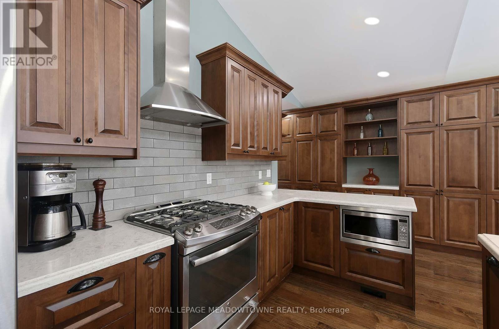 307 Queen Street S, Mississauga, Ontario  L5M 1L9 - Photo 7 - W12425587