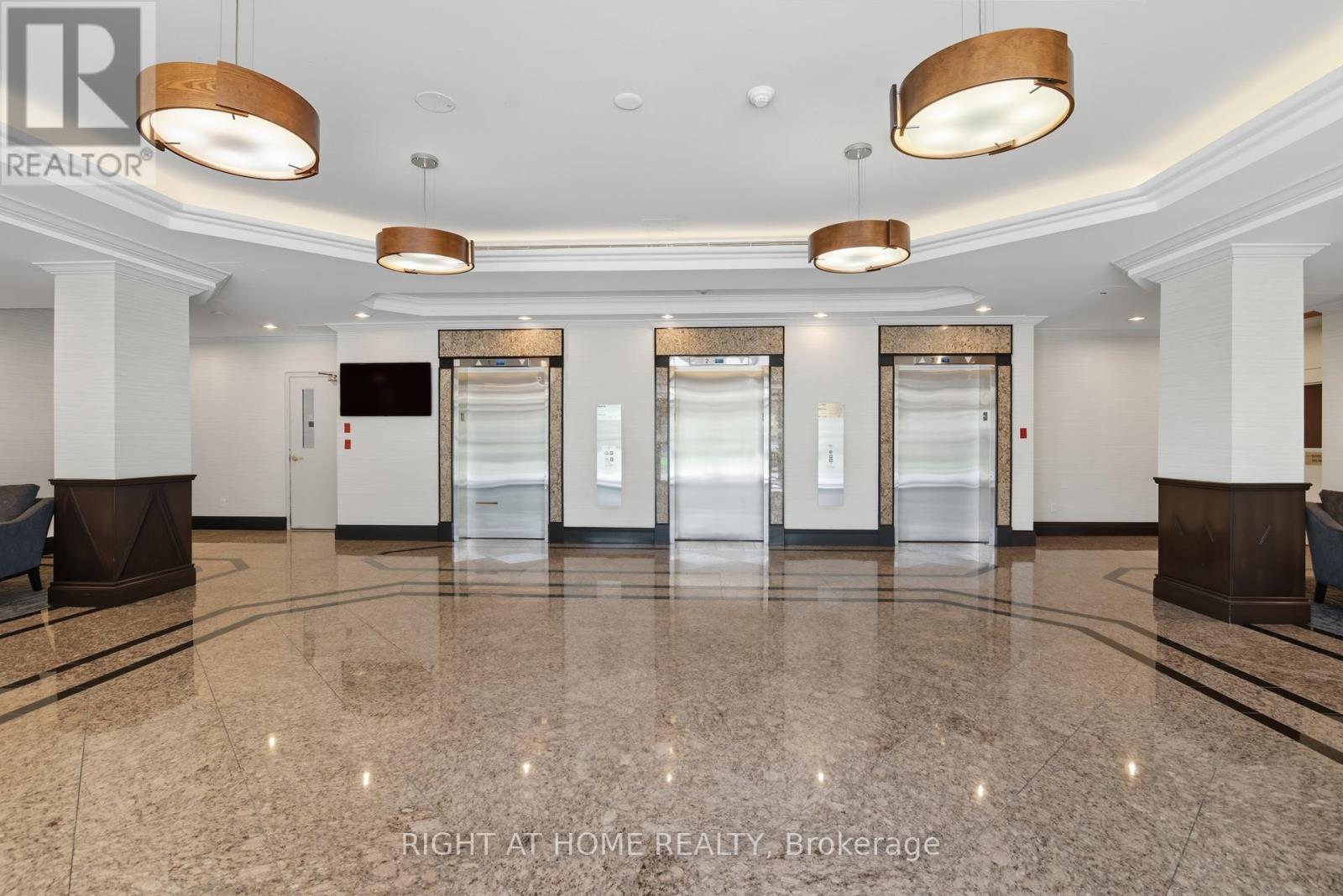 909 - 2155 BURNHAMTHORPE ROAD W, Mississauga, Ontario