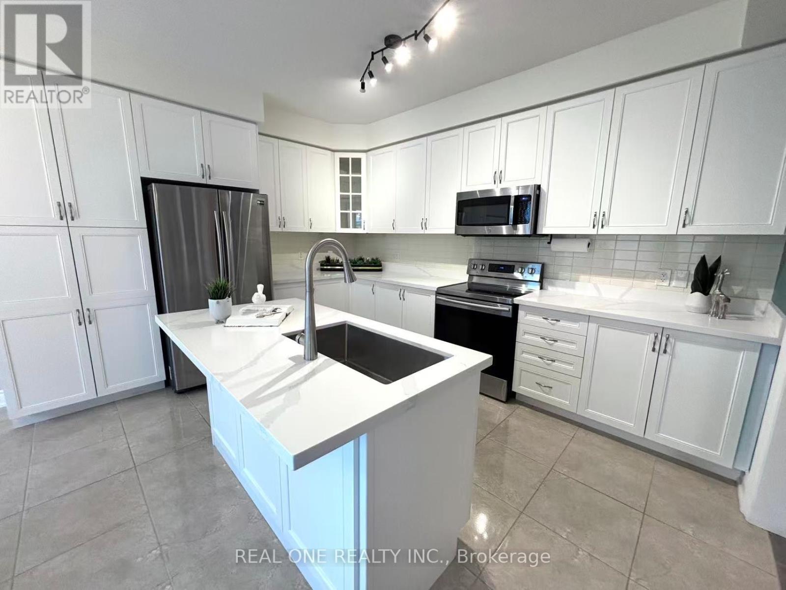 1543 Leger Way, Milton, Ontario  L9E 1H4 - Photo 9 - W12425593