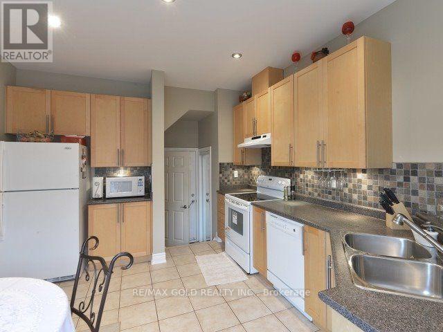 49 Pergola Way, Brampton, Ontario  L6Y 5N1 - Photo 11 - W12425597