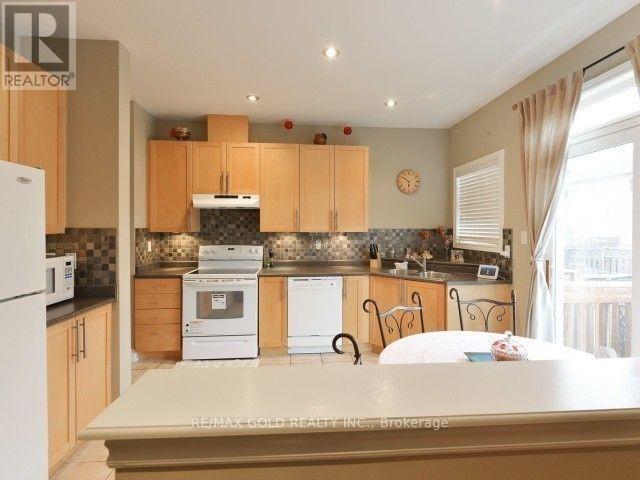 49 Pergola Way, Brampton, Ontario  L6Y 5N1 - Photo 8 - W12425597