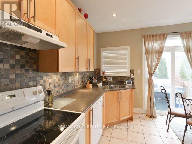 49 Pergola Way, Brampton, Ontario  L6Y 5N1 - Photo 9 - W12425597