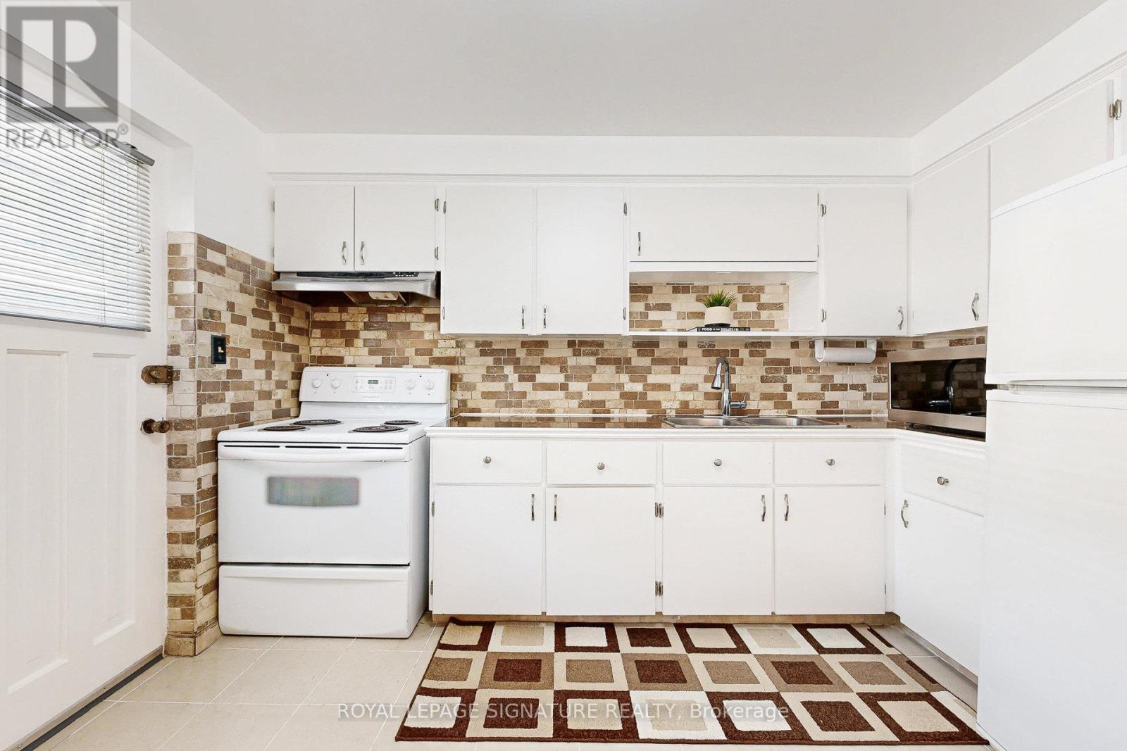 78 Langholm Drive, Toronto, Ontario  M3M 2R8 - Photo 12 - W12425608