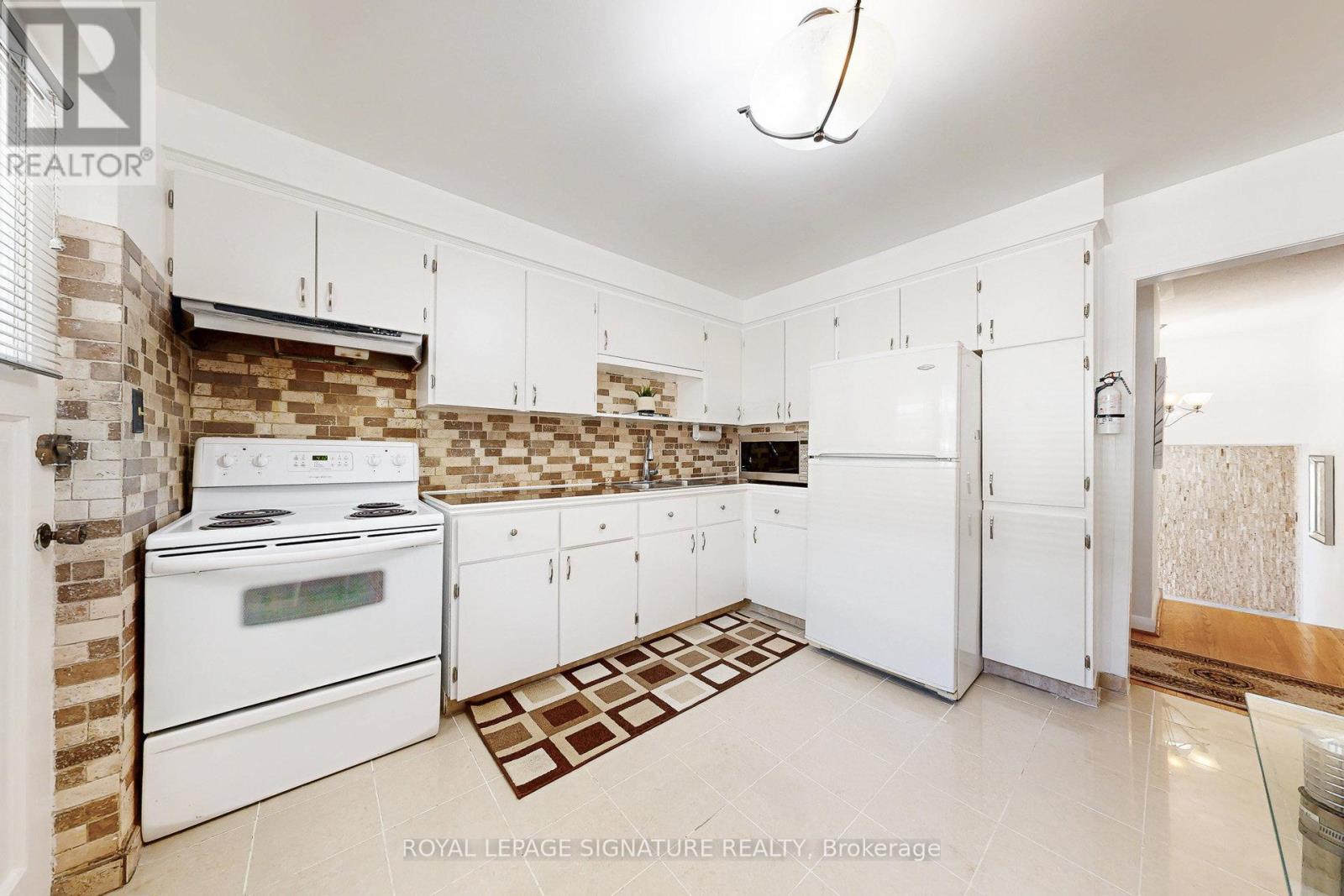 78 Langholm Drive, Toronto, Ontario  M3M 2R8 - Photo 14 - W12425608