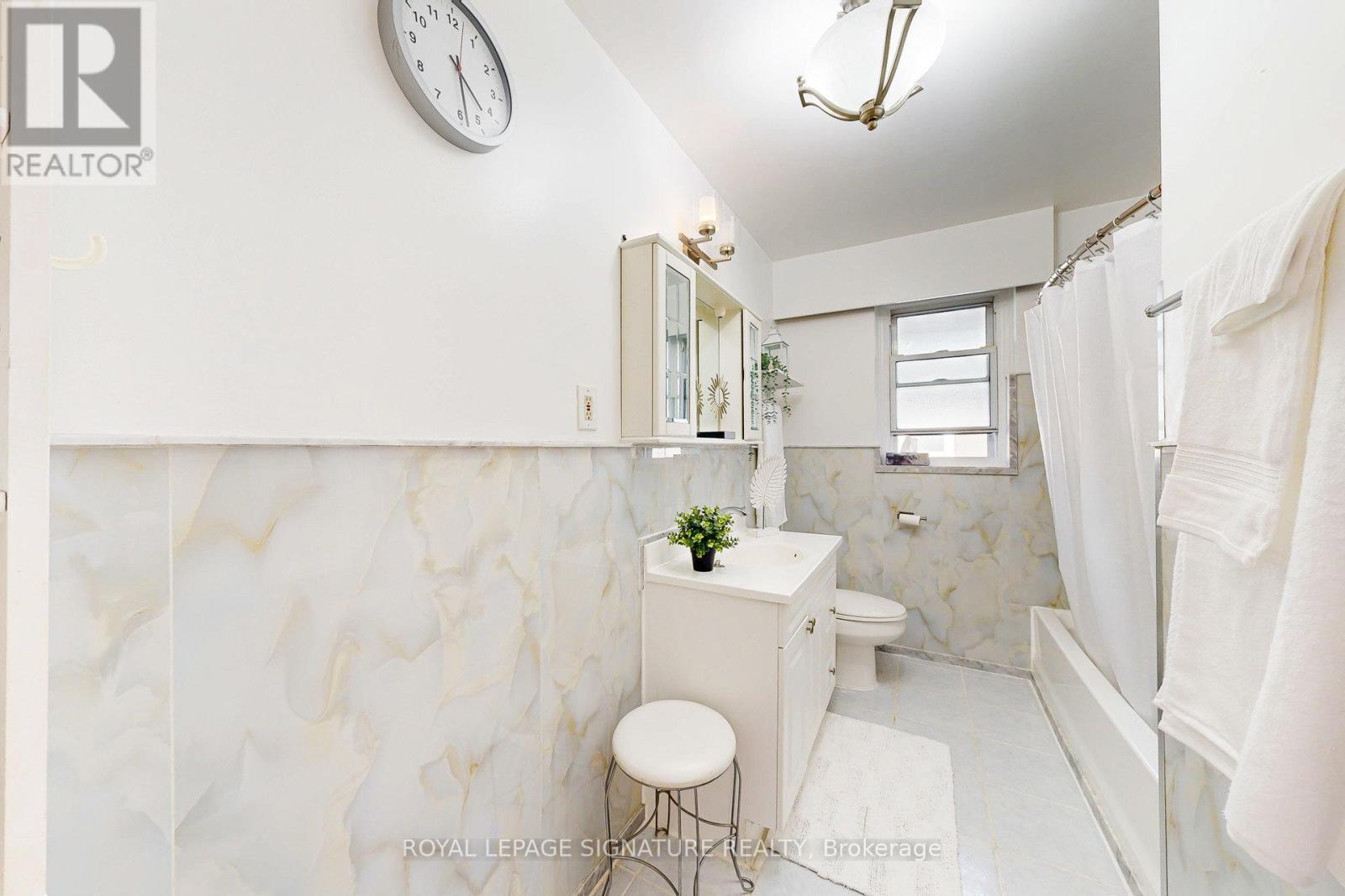 78 Langholm Drive, Toronto, Ontario  M3M 2R8 - Photo 16 - W12425608