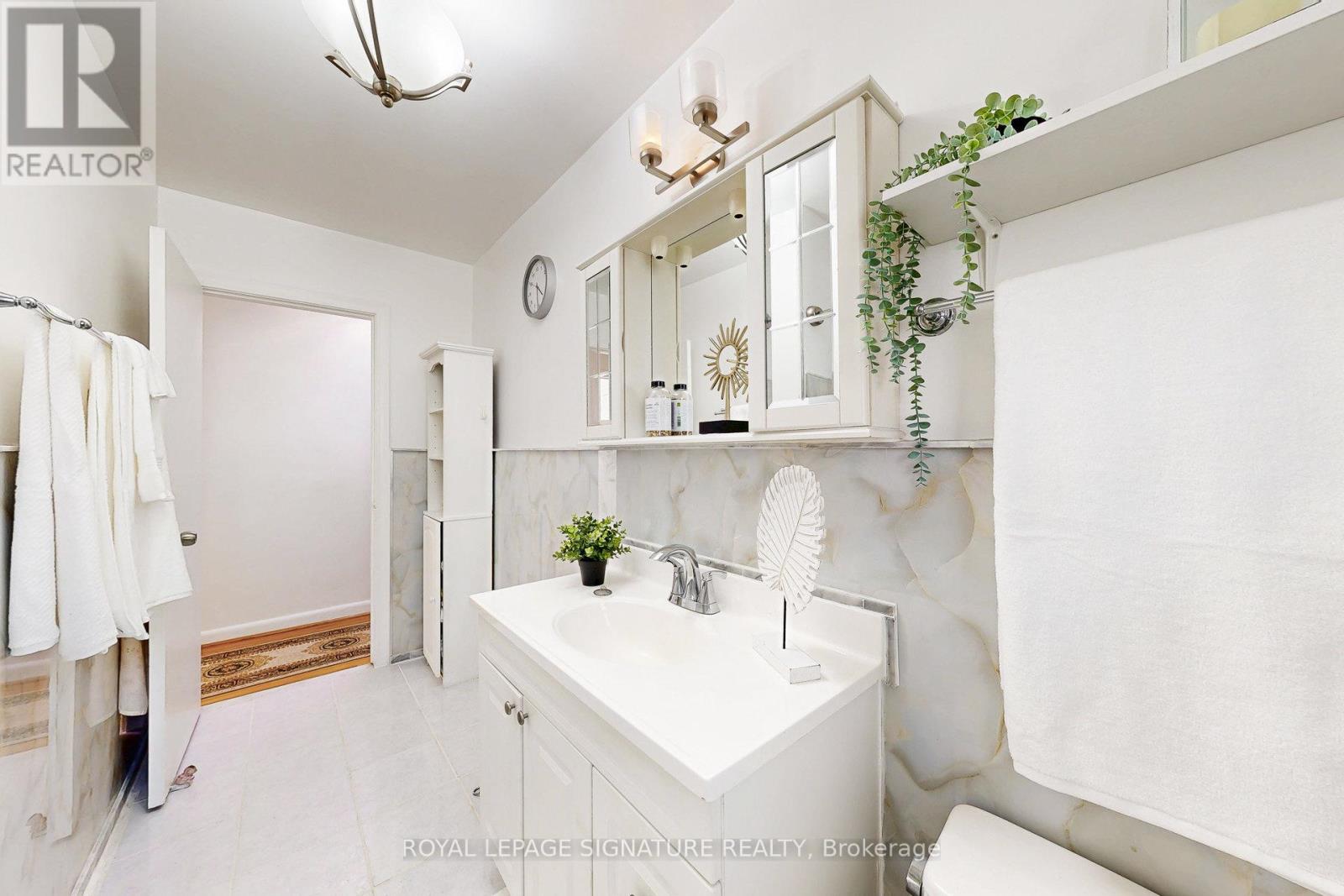 78 Langholm Drive, Toronto, Ontario  M3M 2R8 - Photo 17 - W12425608