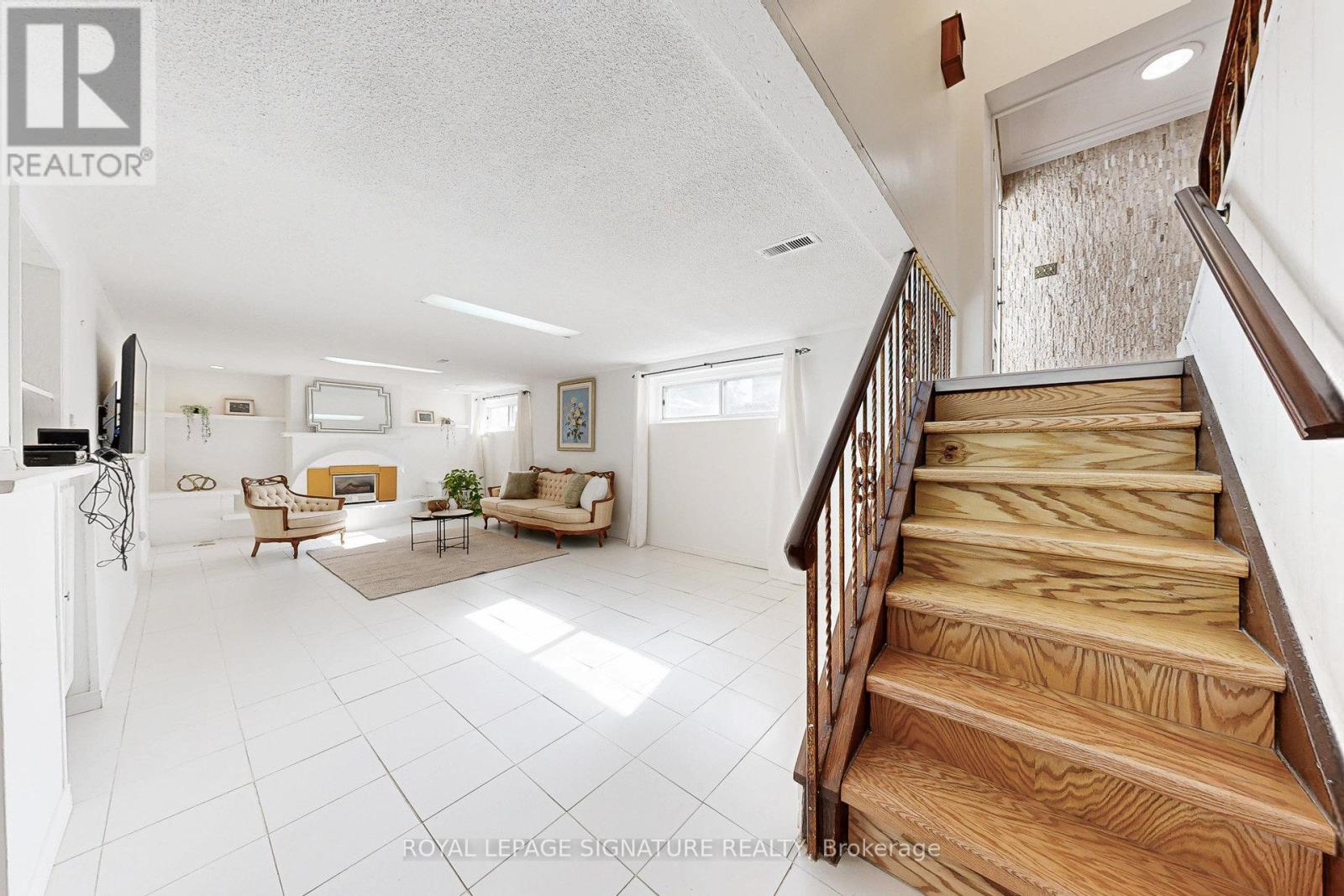 78 Langholm Drive, Toronto, Ontario  M3M 2R8 - Photo 23 - W12425608