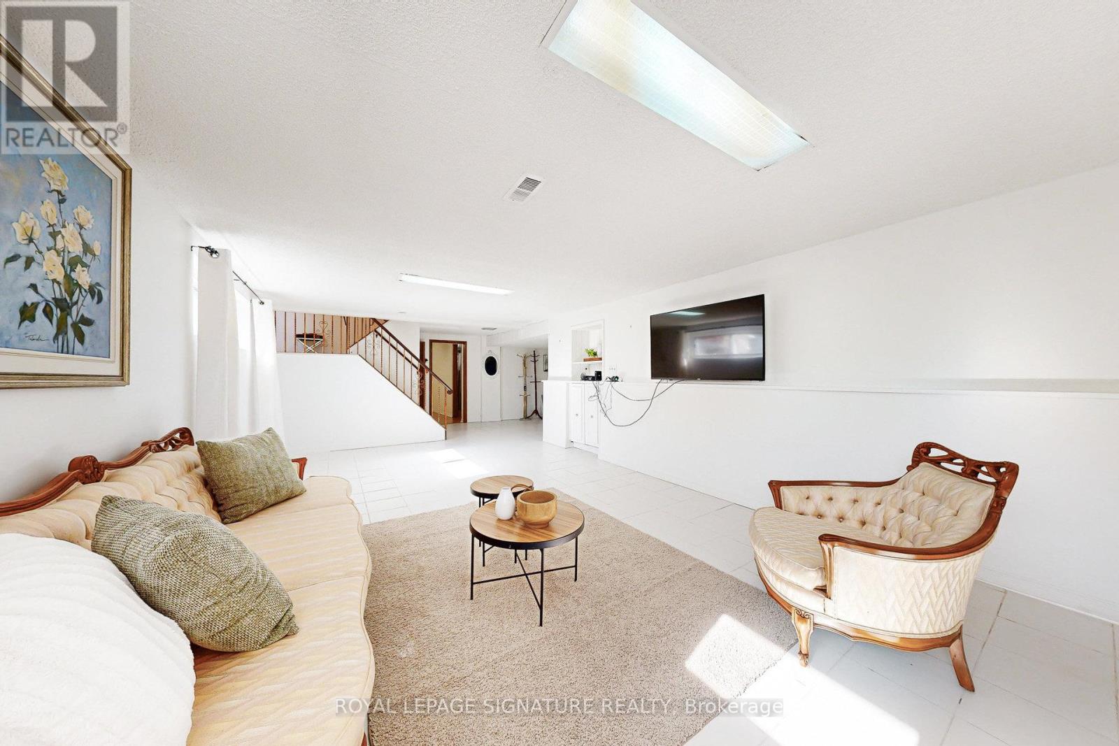 78 Langholm Drive, Toronto, Ontario  M3M 2R8 - Photo 25 - W12425608