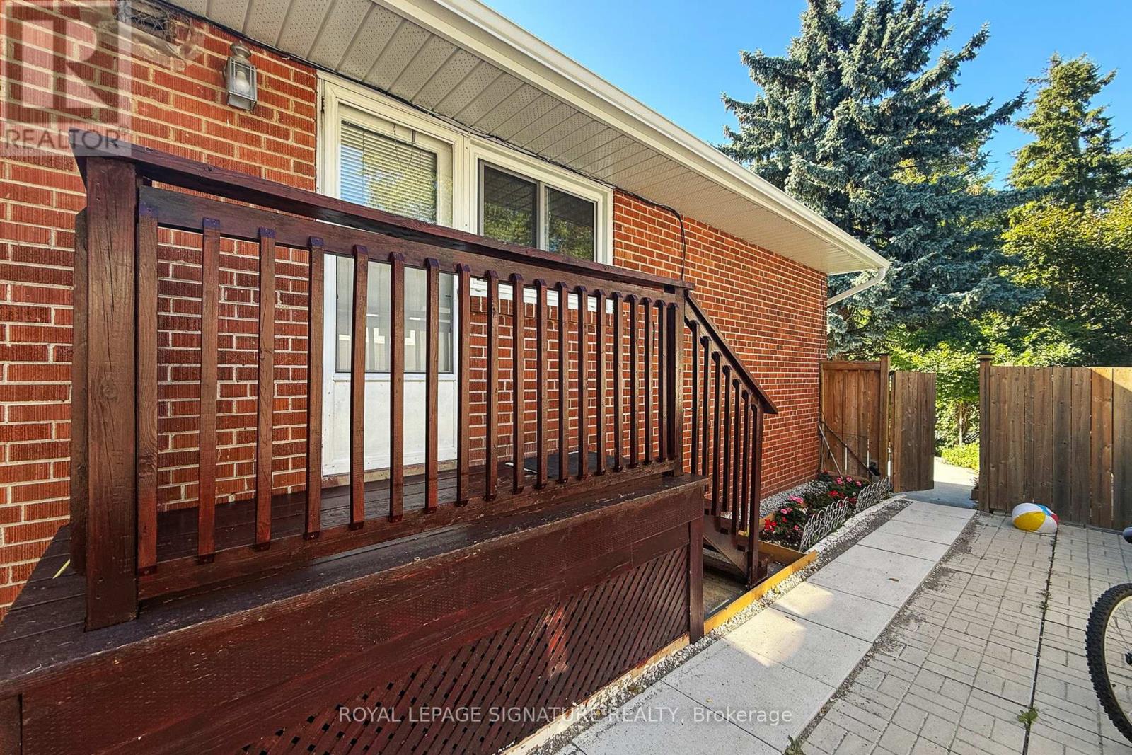 78 Langholm Drive, Toronto, Ontario  M3M 2R8 - Photo 32 - W12425608