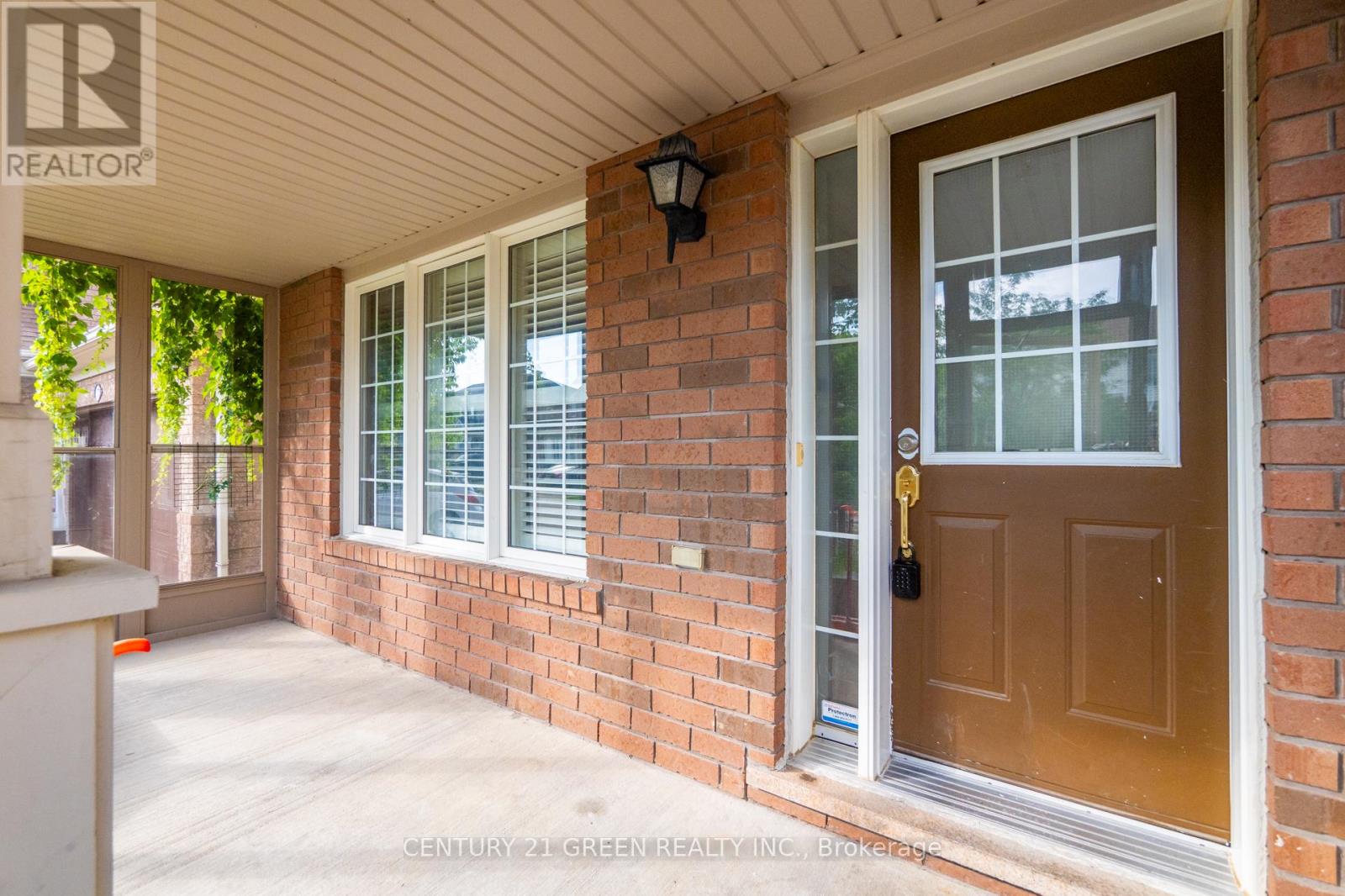 9 Mortimer Drive, Brampton, Ontario  L7A 3N1 - Photo 5 - W12425615
