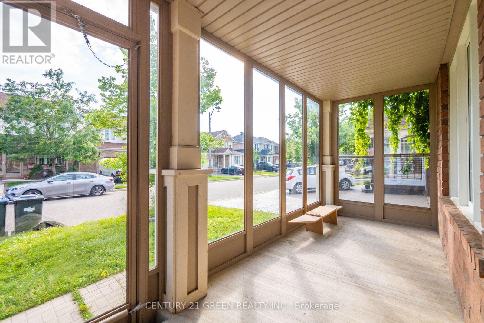 9 Mortimer Drive, Brampton, Ontario  L7A 3N1 - Photo 6 - W12425615