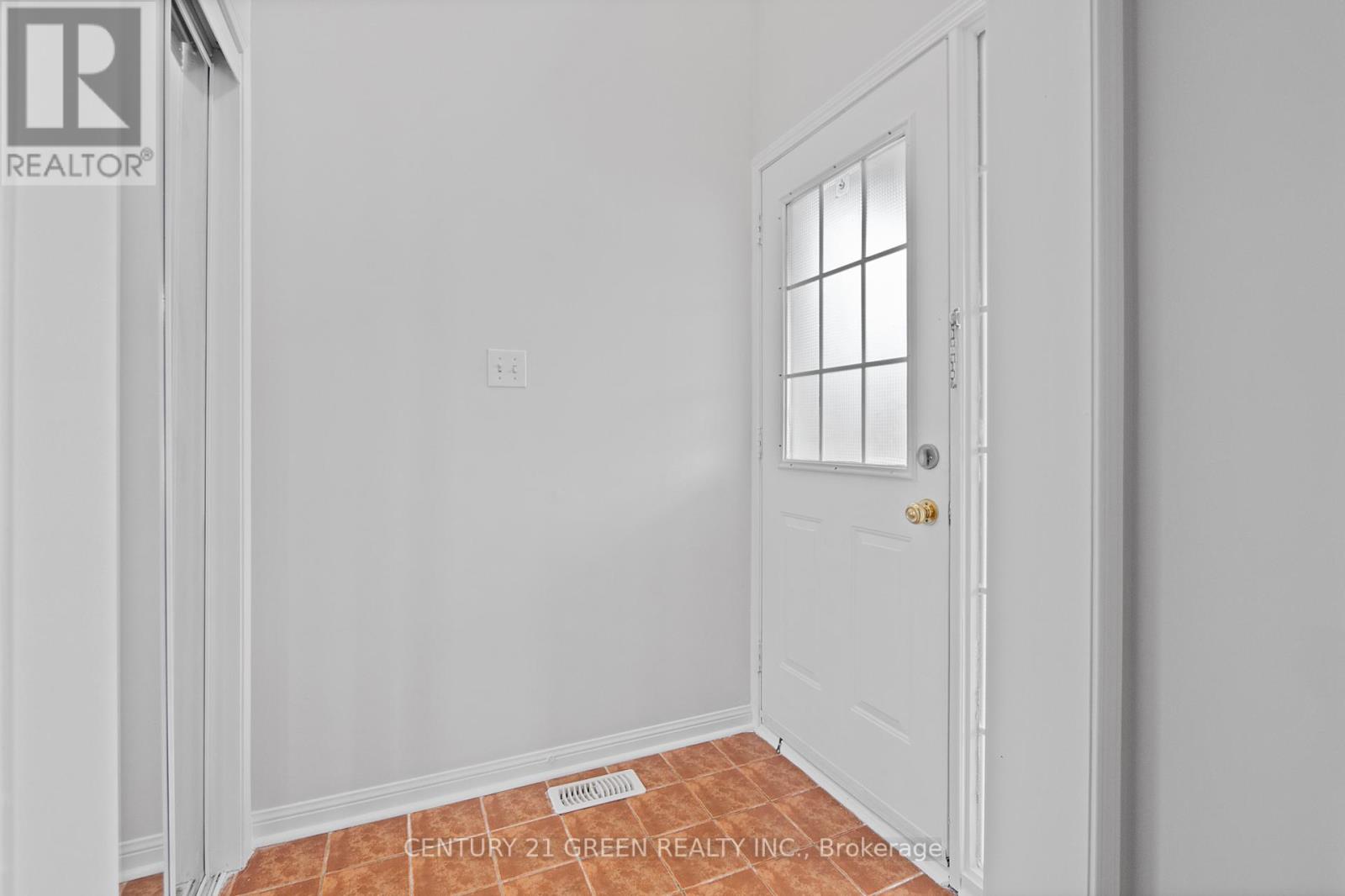 9 Mortimer Drive, Brampton, Ontario  L7A 3N1 - Photo 8 - W12425615