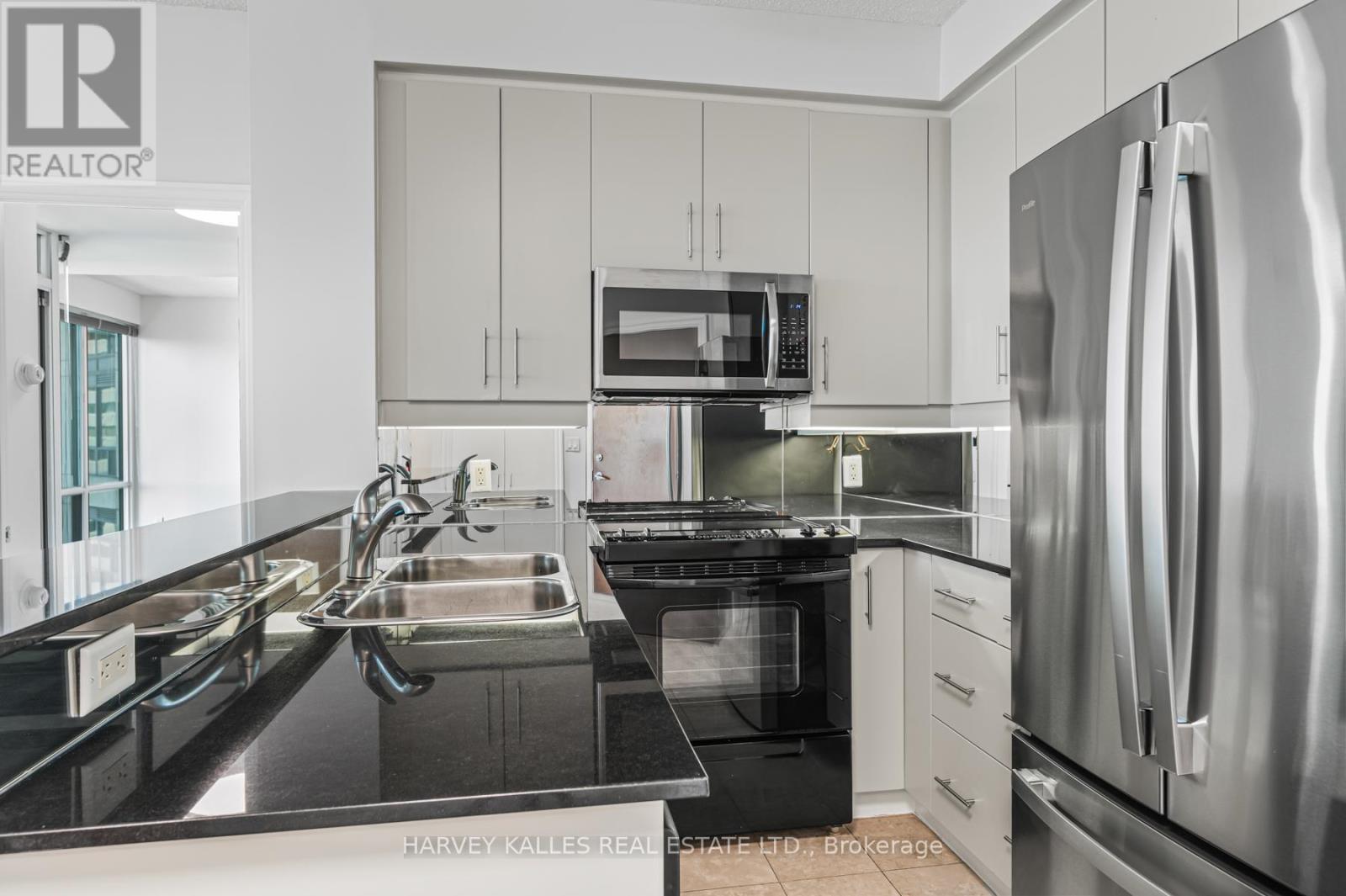 1703 - 300 Bloor Street E, Toronto, Ontario  M4W 3Y2 - Photo 8 - C12424969