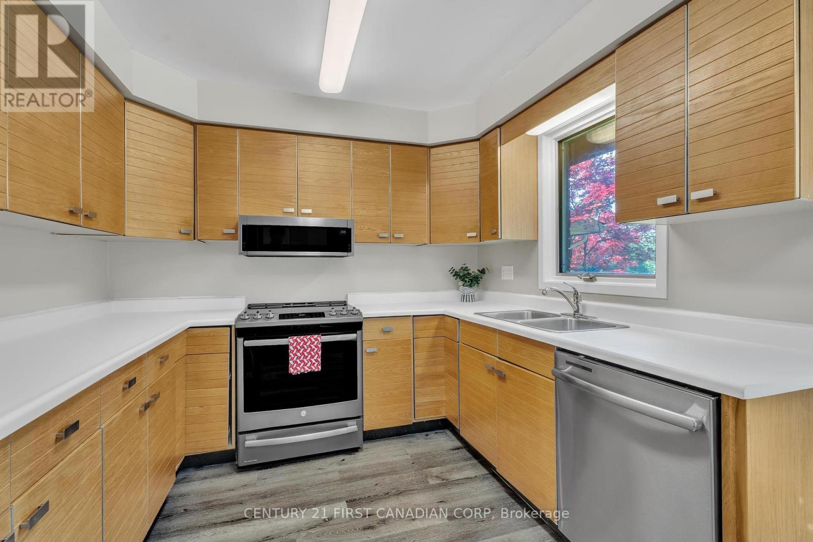 285 Riverside Drive, London North, Ontario  N6H 1G1 - Photo 13 - X12387899