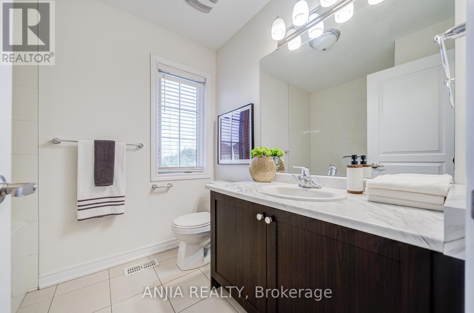1 Bellflower Lane, Richmond Hill, Ontario  L4E 1E7 - Photo 39 - N12411983