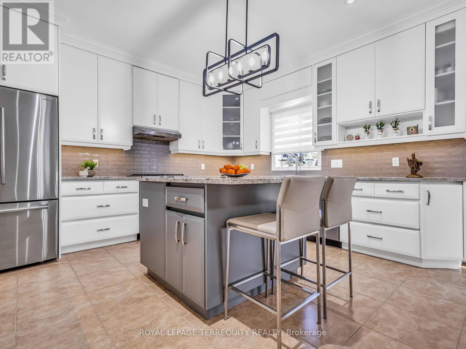98 Michael Drive, Welland, Ontario  L3C 0A7 - Photo 10 - X12425601