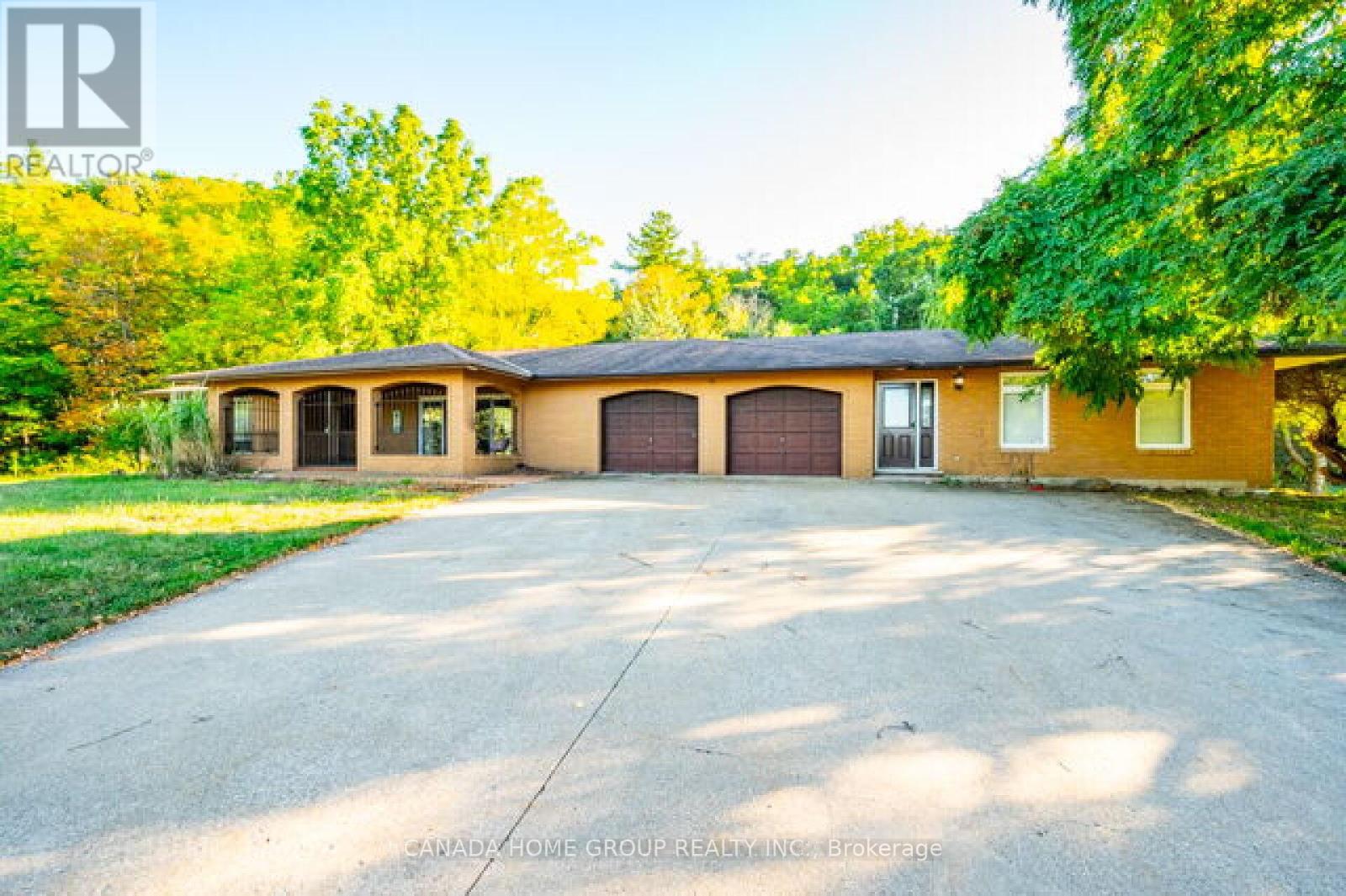37 BARTLETT AVENUE, Grimsby, Ontario