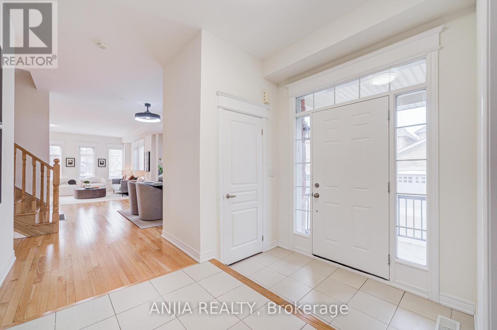 1 Bellflower Lane, Richmond Hill, Ontario  L4E 1E7 - Photo 8 - N12411983