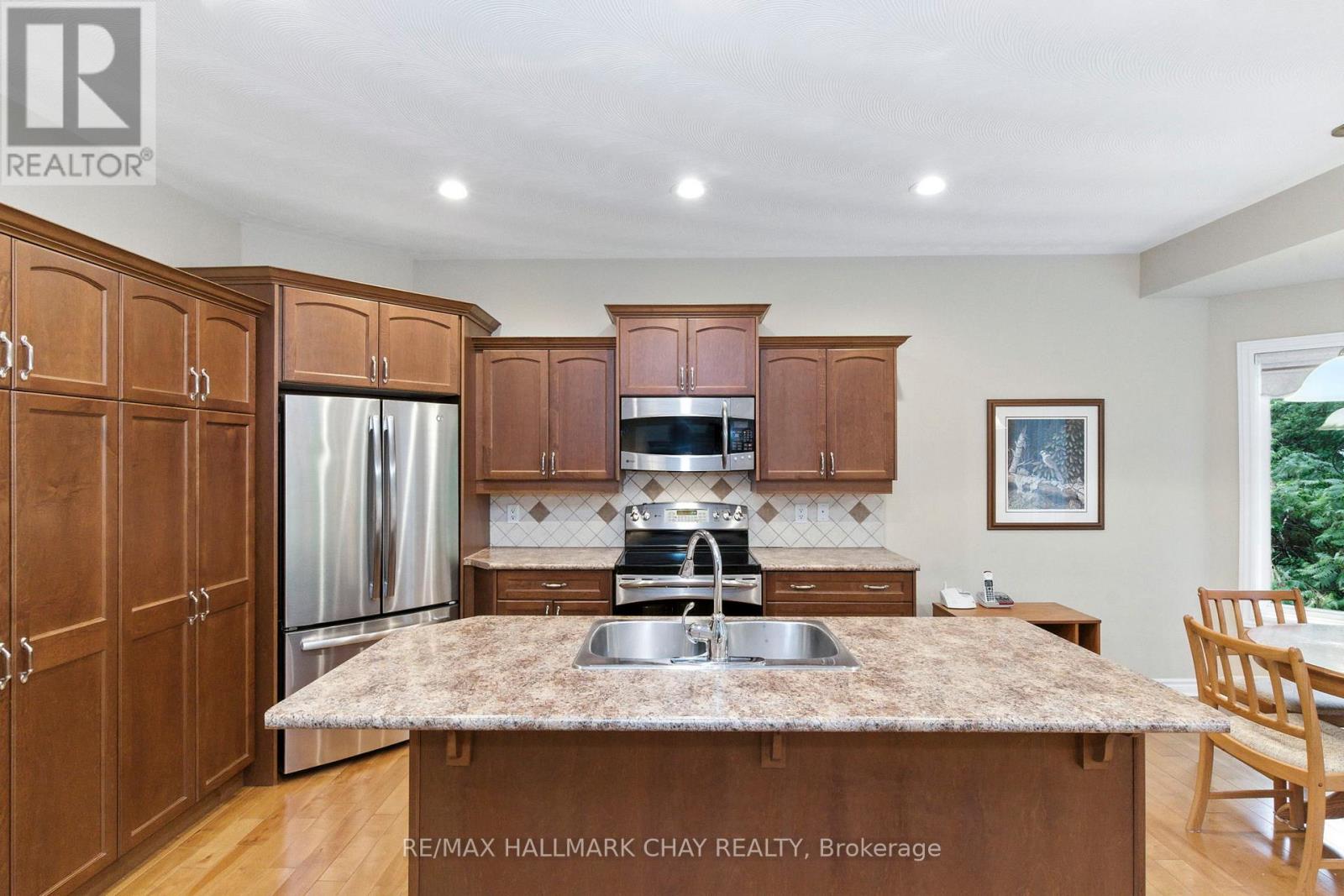 32 Valleycrest Drive, Oro-Medonte, Ontario  L0L 2L0 - Photo 8 - S12360910