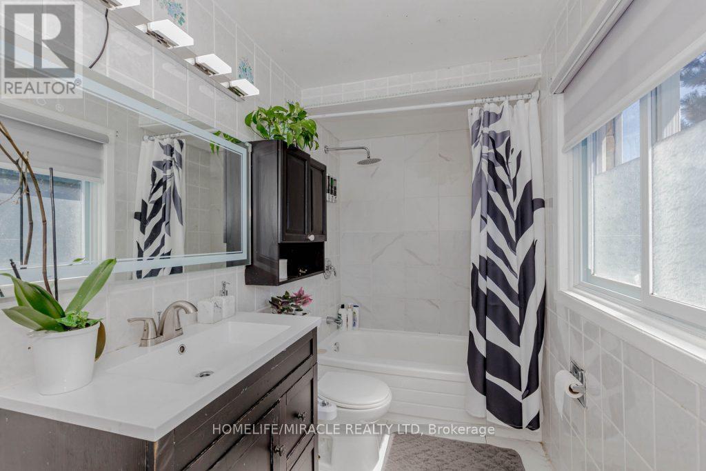 6593 Edenwood Drive, Mississauga, Ontario  L5N 3E9 - Photo 27 - W12329014