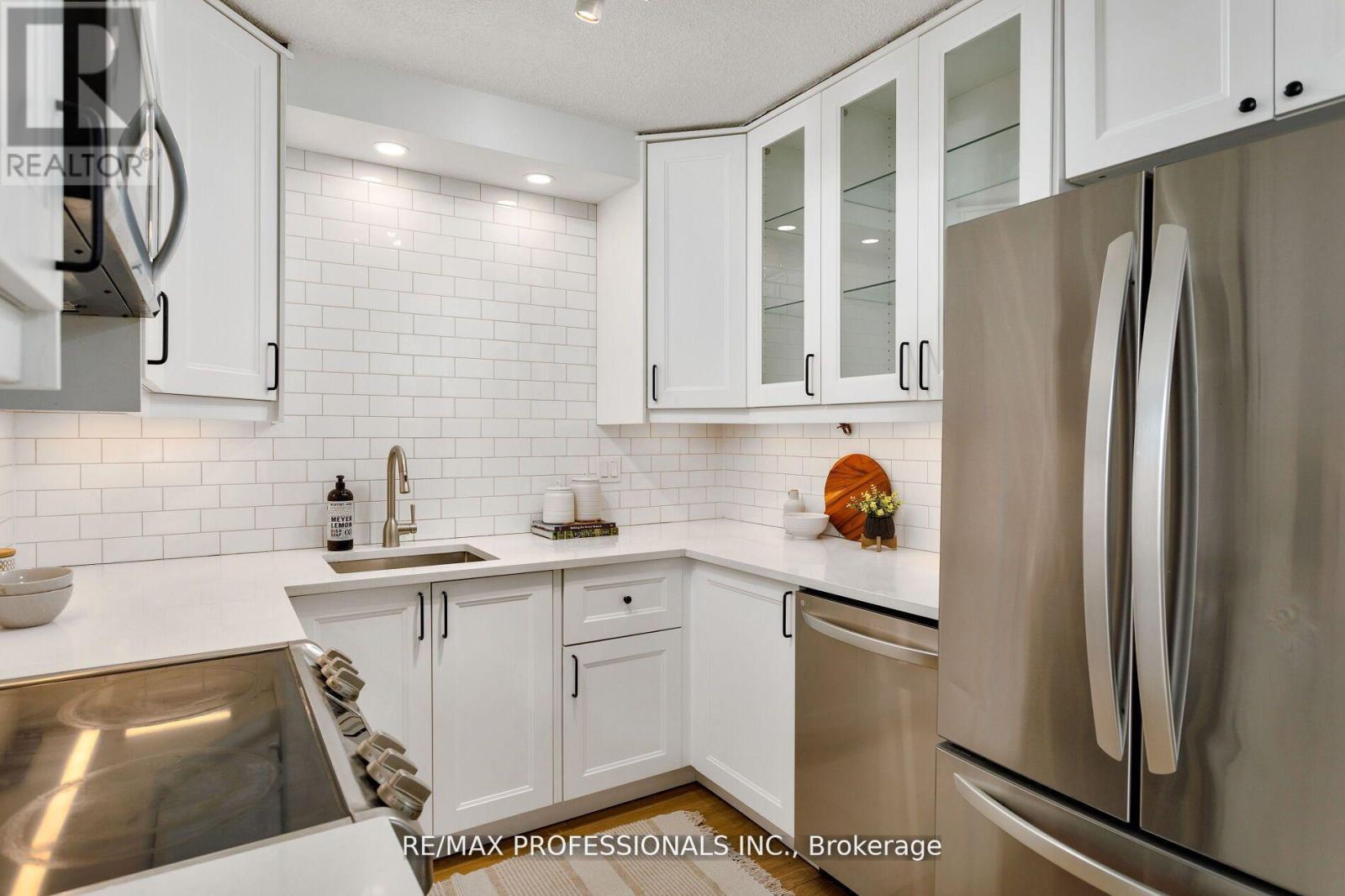 510 - 35 Ormskirk Avenue, Toronto, Ontario  M6S 1A8 - Photo 9 - W12424677