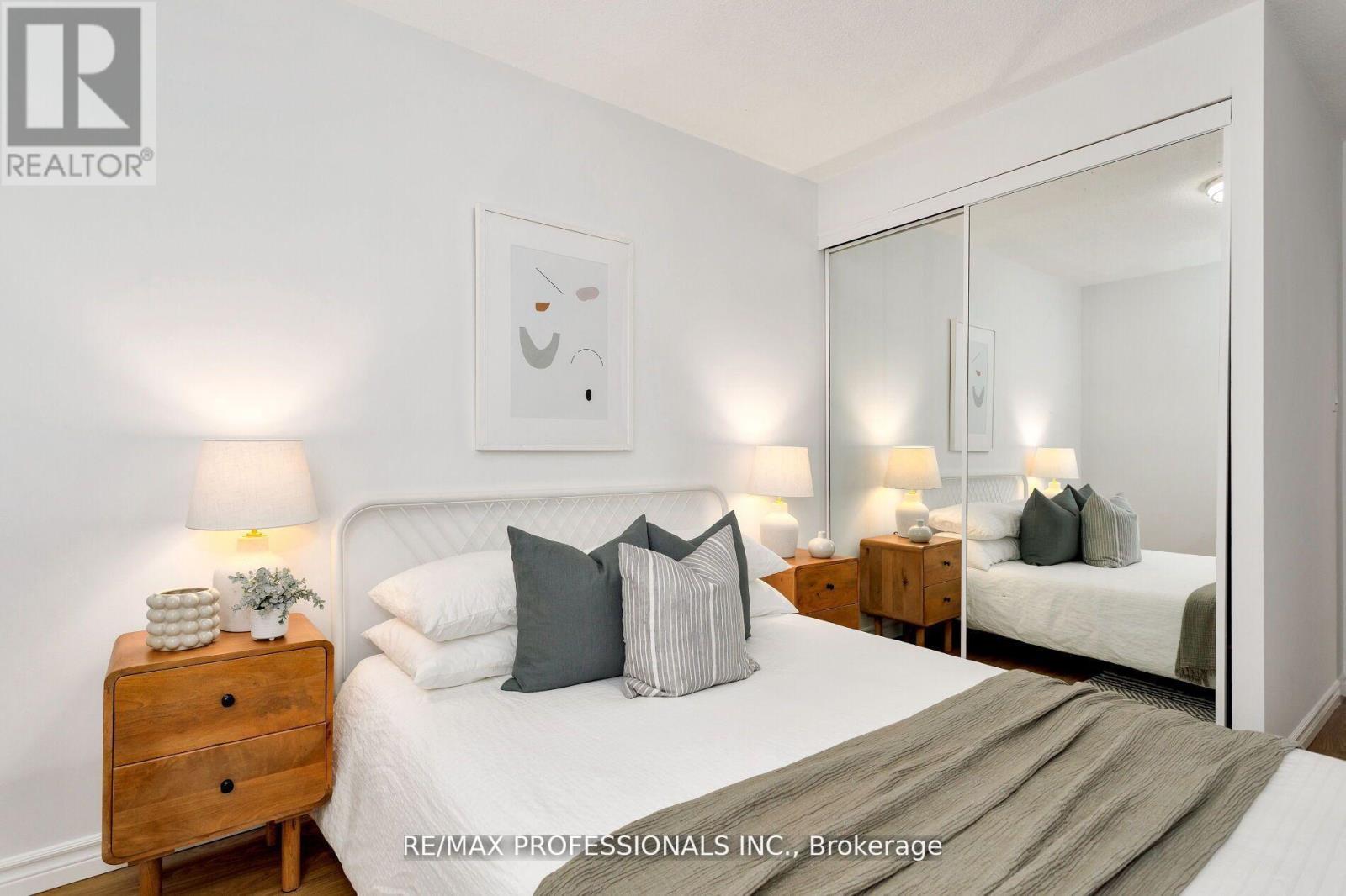 510 - 35 Ormskirk Avenue, Toronto, Ontario  M6S 1A8 - Photo 19 - W12424677