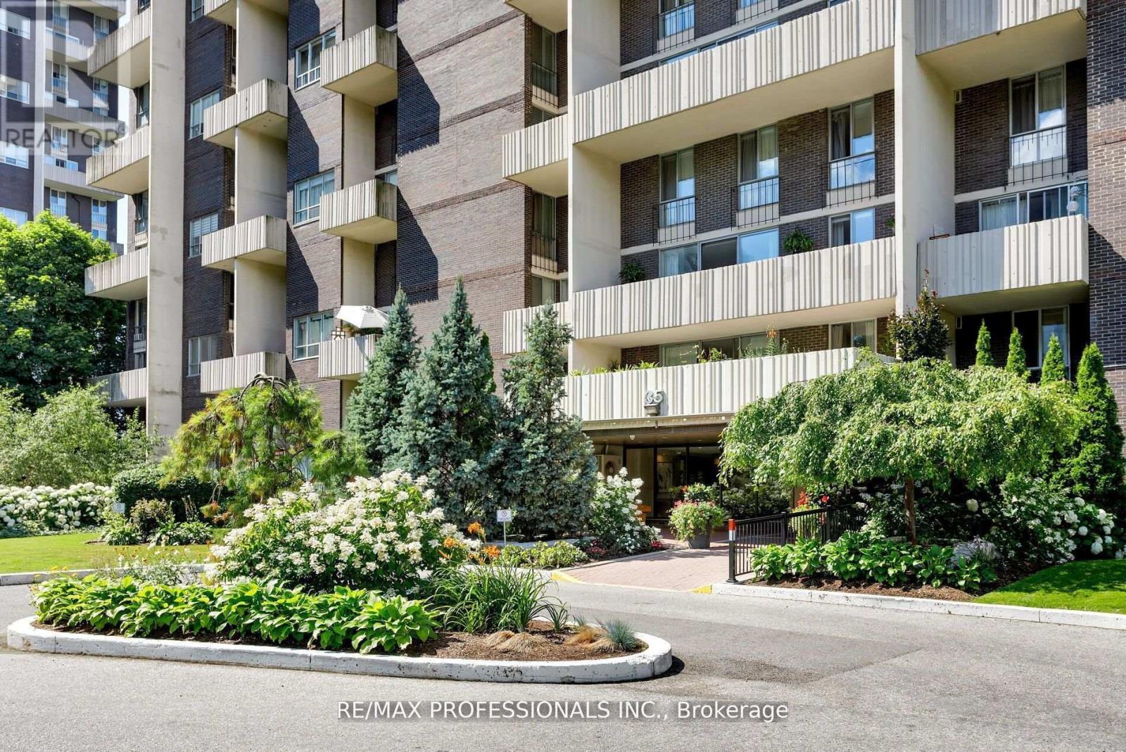 510 - 35 Ormskirk Avenue, Toronto, Ontario  M6S 1A8 - Photo 26 - W12424677