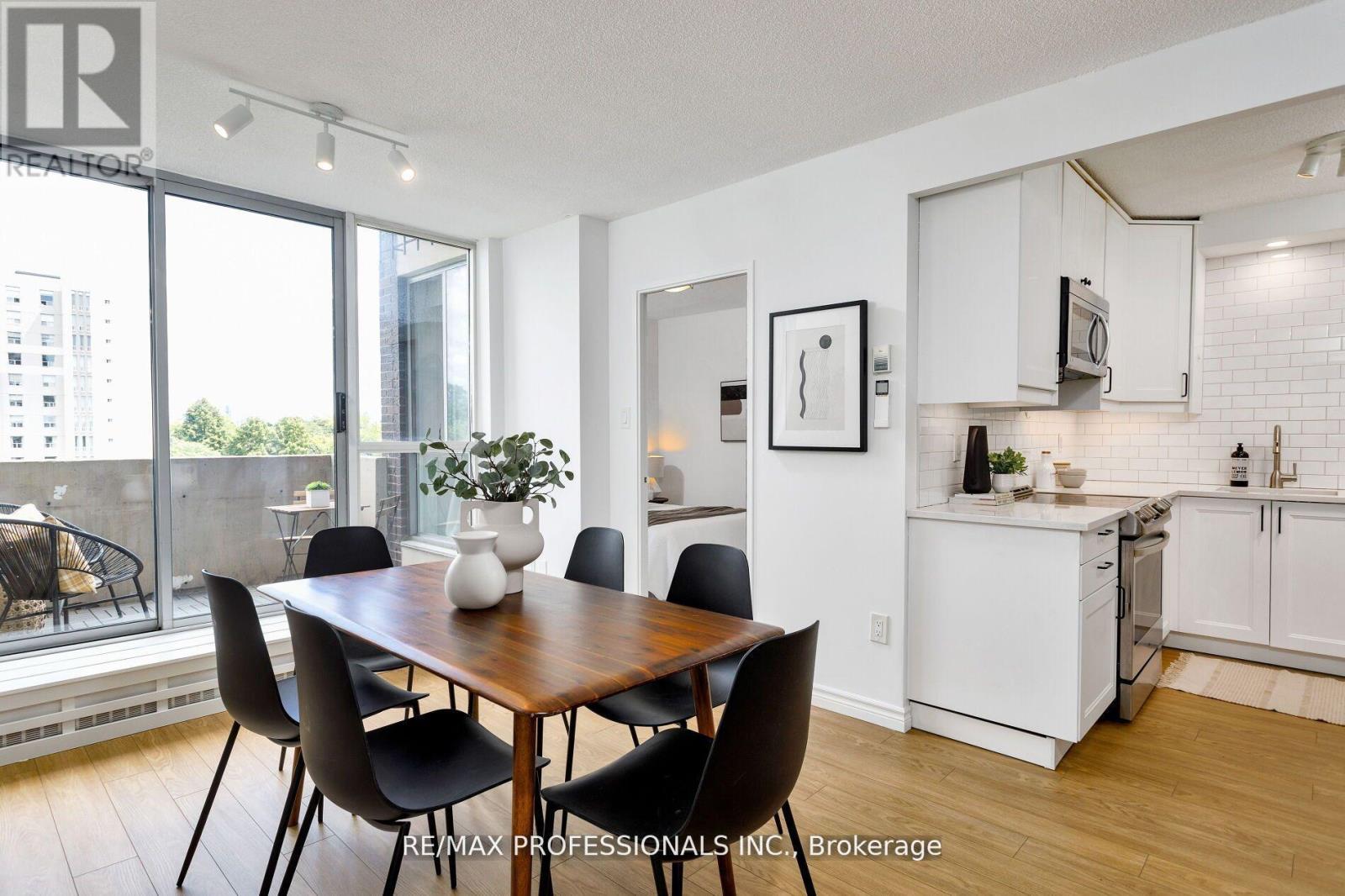 510 - 35 Ormskirk Avenue, Toronto, Ontario  M6S 1A8 - Photo 6 - W12424677