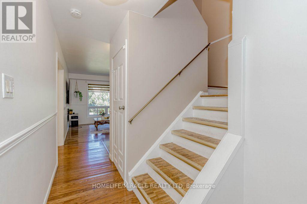 6593 Edenwood Drive, Mississauga, Ontario  L5N 3E9 - Photo 6 - W12329014