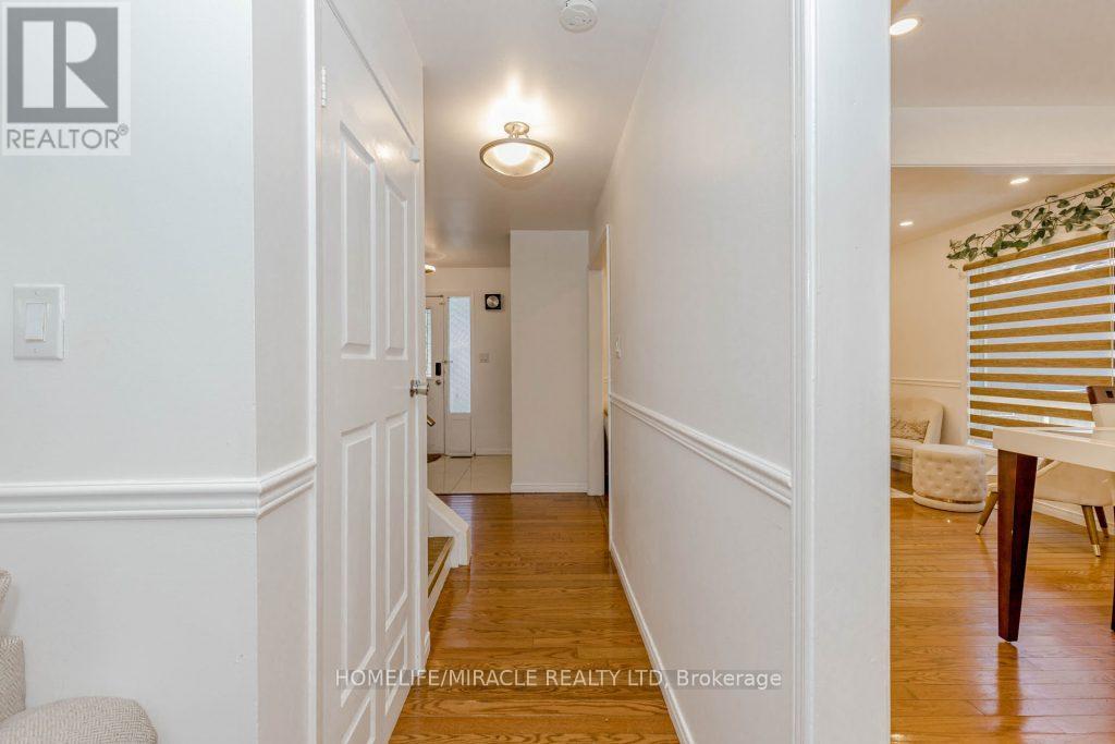 6593 Edenwood Drive, Mississauga, Ontario  L5N 3E9 - Photo 18 - W12329014