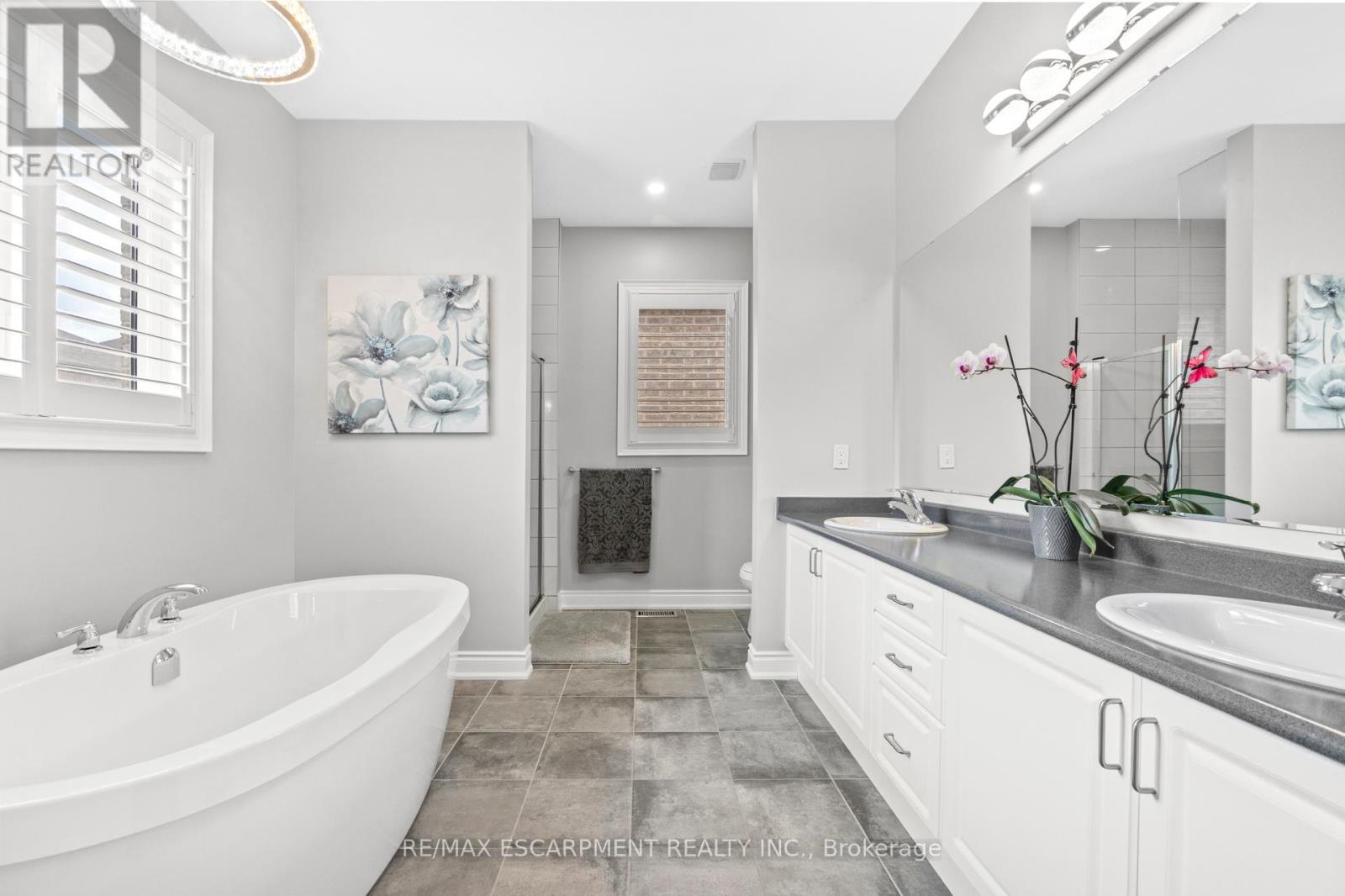 107 Avanti Crescent, Hamilton, Ontario  L8B 1W7 - Photo 30 - X12395672