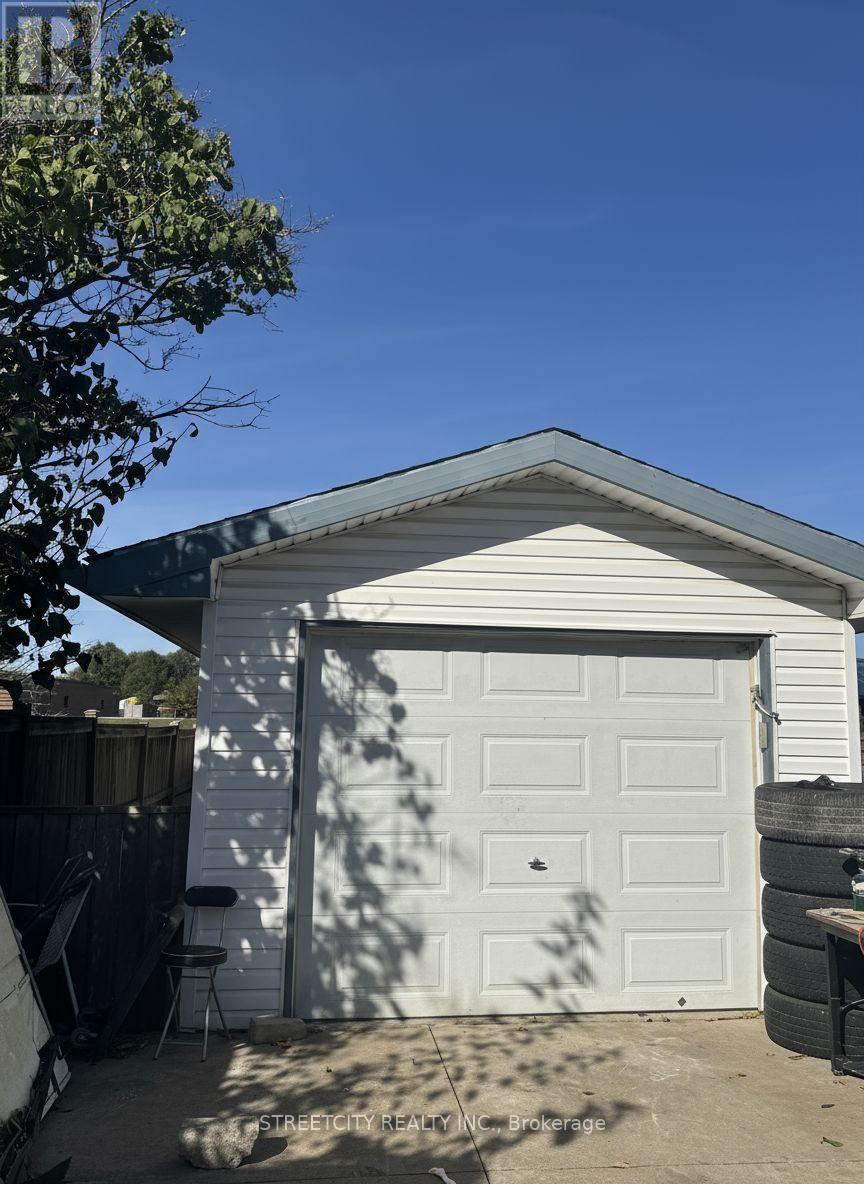 993 Osgoode Drive, London South (South Y), Ontario  N6E 1C9 - Photo 20 - X12340095