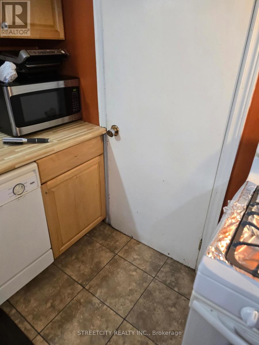 993 Osgoode Drive, London South (South Y), Ontario  N6E 1C9 - Photo 22 - X12340095