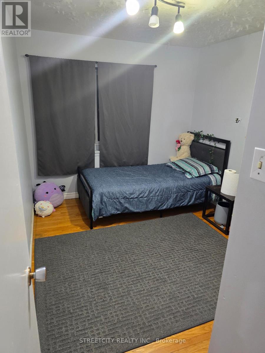 993 Osgoode Drive, London South (South Y), Ontario  N6E 1C9 - Photo 21 - X12340095