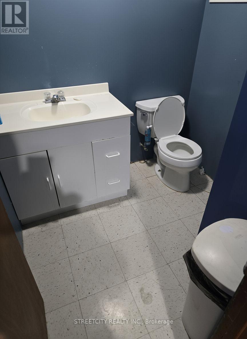 993 Osgoode Drive, London South (South Y), Ontario  N6E 1C9 - Photo 11 - X12340095